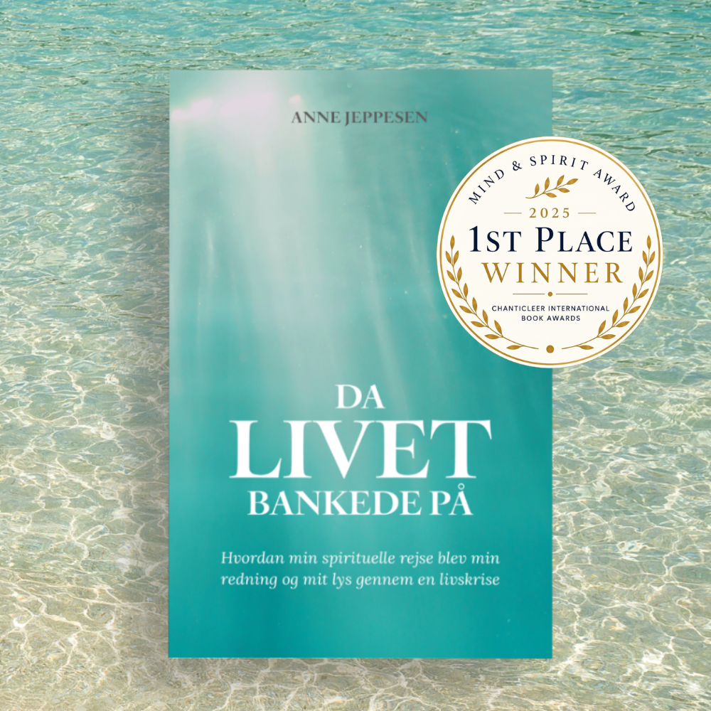 Da livet bankede på — en personlig historie om healing, spiritualitet og dyb transformation. En fortælling om tillid, lys og indre visdom. Få bogen i dag.